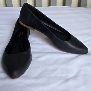 Crown Vintage Black Ballet Flats Womens Size 7.5